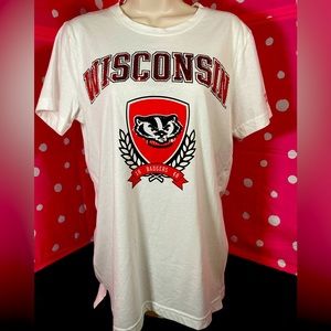 VS PINK, UNIVERSITY OF WISCONSIN, SHORT SLEEVE T SHIRT,